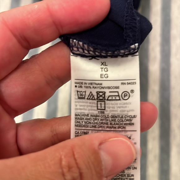 Old Navy Blue V-neck Short-sleeved Blouse XL - Picture 6 of 6